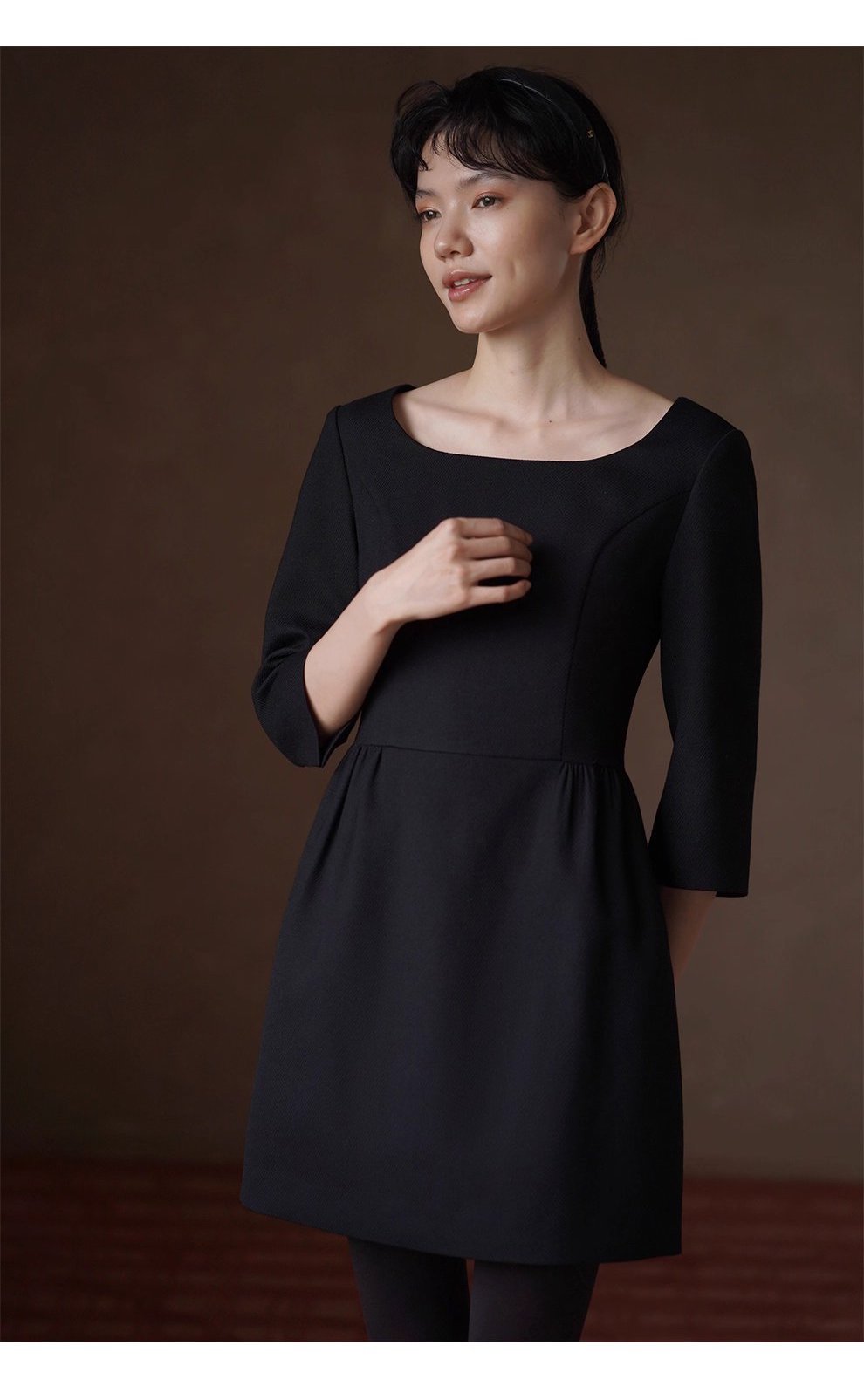 優雅七分袖收腰洋裝微蓬高腰分割顯瘦花苞裙擺小黑裙