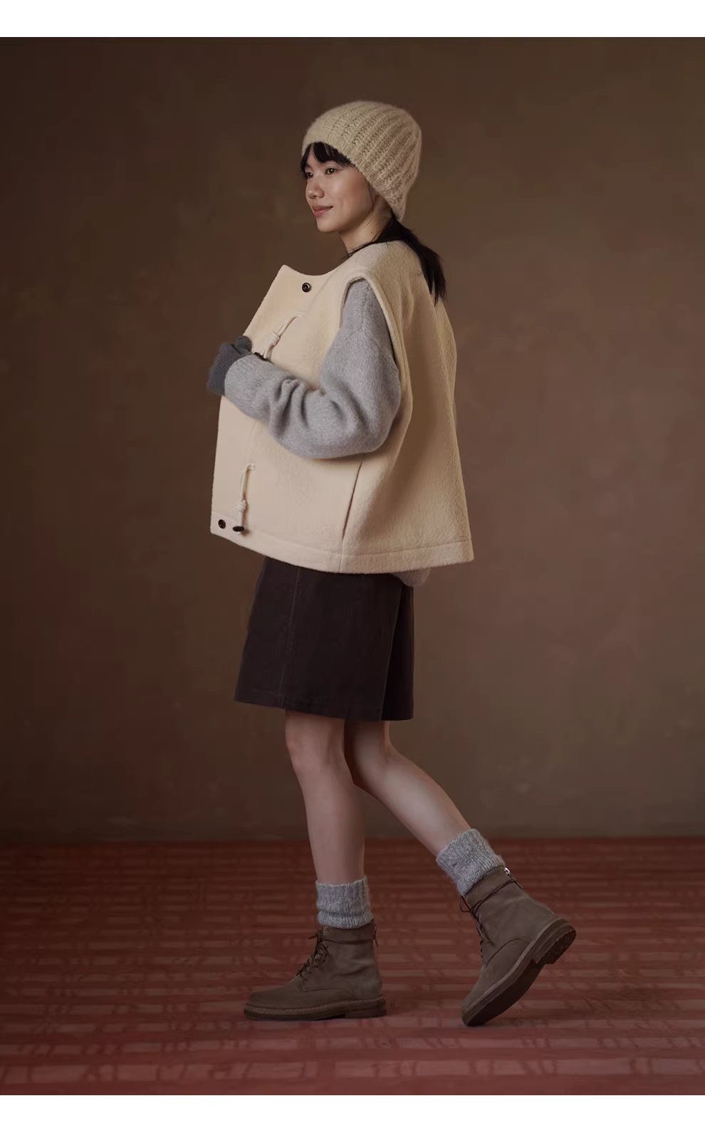 100綿羊毛顆粒肌理感牛角扣馬甲休閒寬鬆疊穿絎棉呢外套,100綿羊毛顆粒肌理感牛角扣馬甲休閒寬鬆疊穿絎棉呢外套,HBEW5100,100綿羊毛顆粒肌理感牛角扣馬甲休閒寬鬆疊穿絎棉呢外套,牛角排扣,羊毛100%