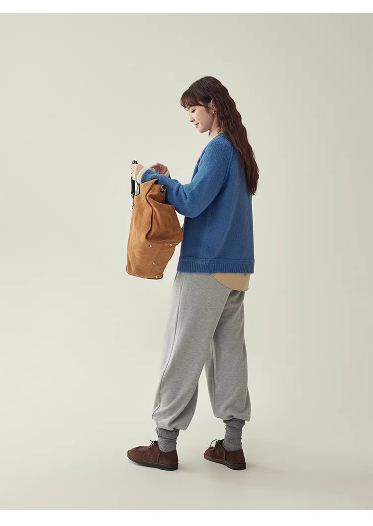 克萊因藍圓領羊毛長袖小熊毛衣女冬新款寬鬆減齡上衣,克萊因藍圓領羊毛長袖小熊毛衣女冬新款寬鬆減齡上衣,HBEW1148,克萊因藍圓領羊毛長袖小熊毛衣女冬新款寬鬆減齡上衣,童趣針織,羊毛混紡