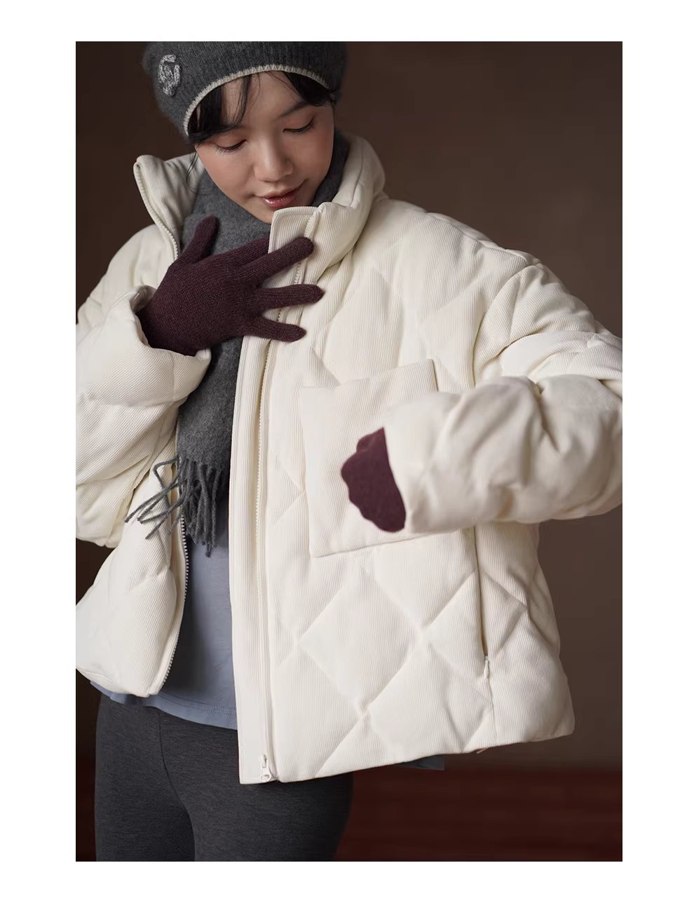 香濃牛乳茶軟糯絨感肌理棉衣立領寬鬆菱格絎棉保暖外套,香濃牛乳茶軟糯絨感肌理棉衣立領寬鬆菱格絎棉保暖外套,HBEW5115,香濃牛乳茶軟糯絨感肌理棉衣立領寬鬆菱格絎棉保暖外套,立領外套,菱格車線