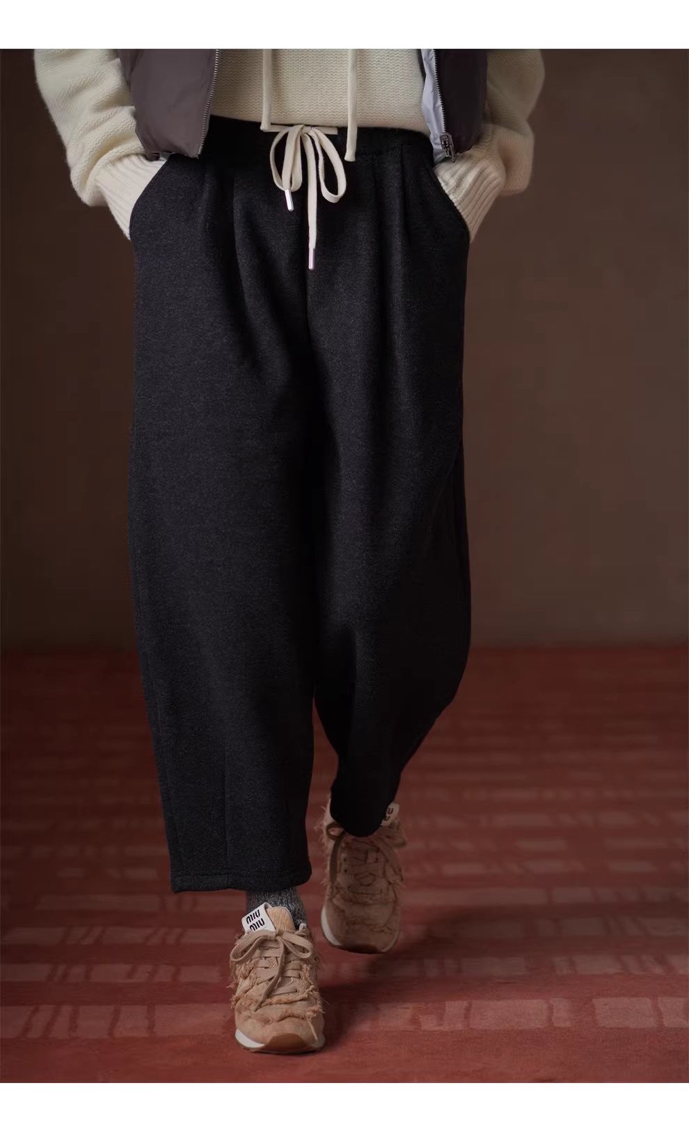 直筒微收肌理感花灰緊高腰抽繩顯瘦休閒舒適運動長褲,直筒微收肌理感花灰緊高腰抽繩顯瘦休閒舒適運動長褲,HBEW3057,直筒微收肌理感花灰緊高腰抽繩顯瘦休閒舒適運動長褲,抽繩鬆緊,保暖舒適