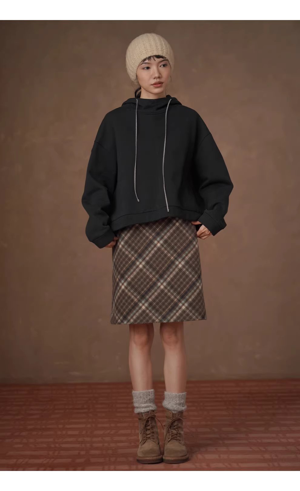 極簡休閒風半高領廓形顯瘦落肩遮肉不挑人鬆弛連帽衛衣,極簡休閒風半高領廓形顯瘦落肩遮肉不挑人鬆弛連帽衛衣,HBEW1179,極簡休閒風半高領廓形顯瘦落肩遮肉不挑人鬆弛連帽衛衣,連帽抽繩,落肩設計