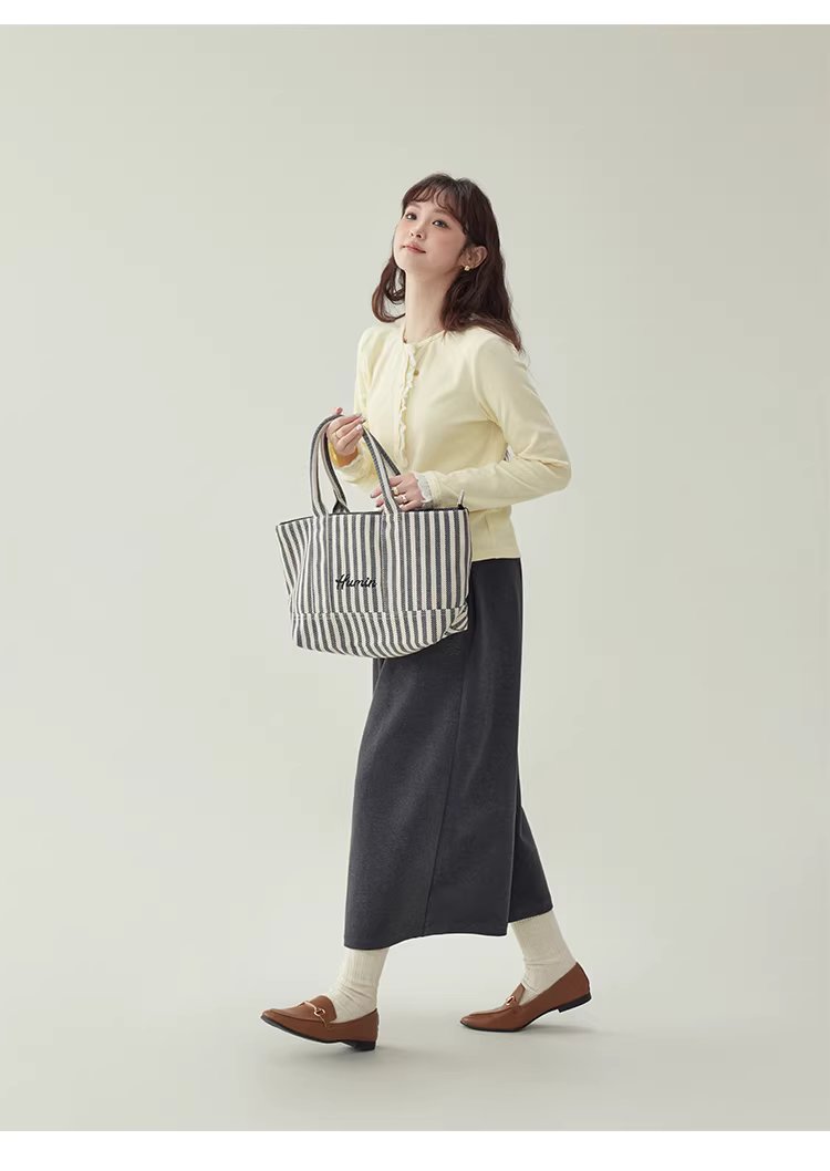 蕾絲拼接半開扣T恤女冬季新款純色打底長袖上衣,蕾絲拼接半開扣T恤女冬季新款純色打底長袖上衣,HBEW1199,蕾絲拼接半開扣T恤女冬季新款純色打底長袖上衣,蕾絲拼接,修身版型