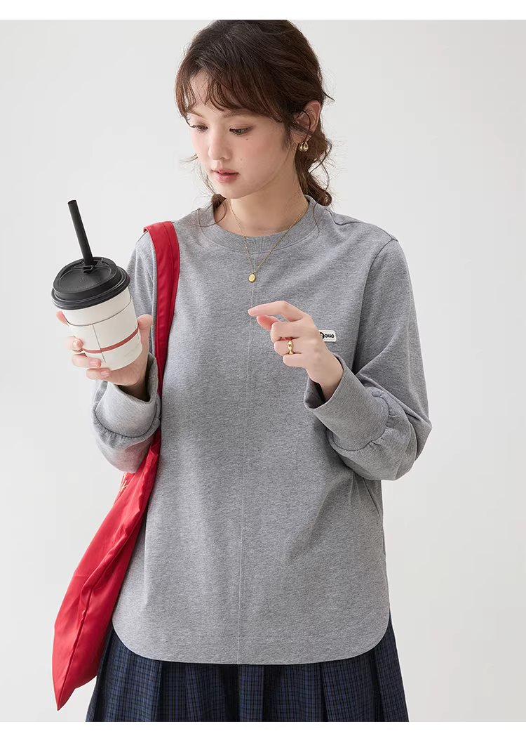 灰色圓弧下擺側開叉T恤女春季新款純棉貼標上衣,灰色圓弧下擺側開叉T恤女春季新款純棉貼標上衣,HBFS1000,灰色圓弧下擺側開叉T恤女春季新款純棉貼標上衣,輕鬆穿搭,全棉面料