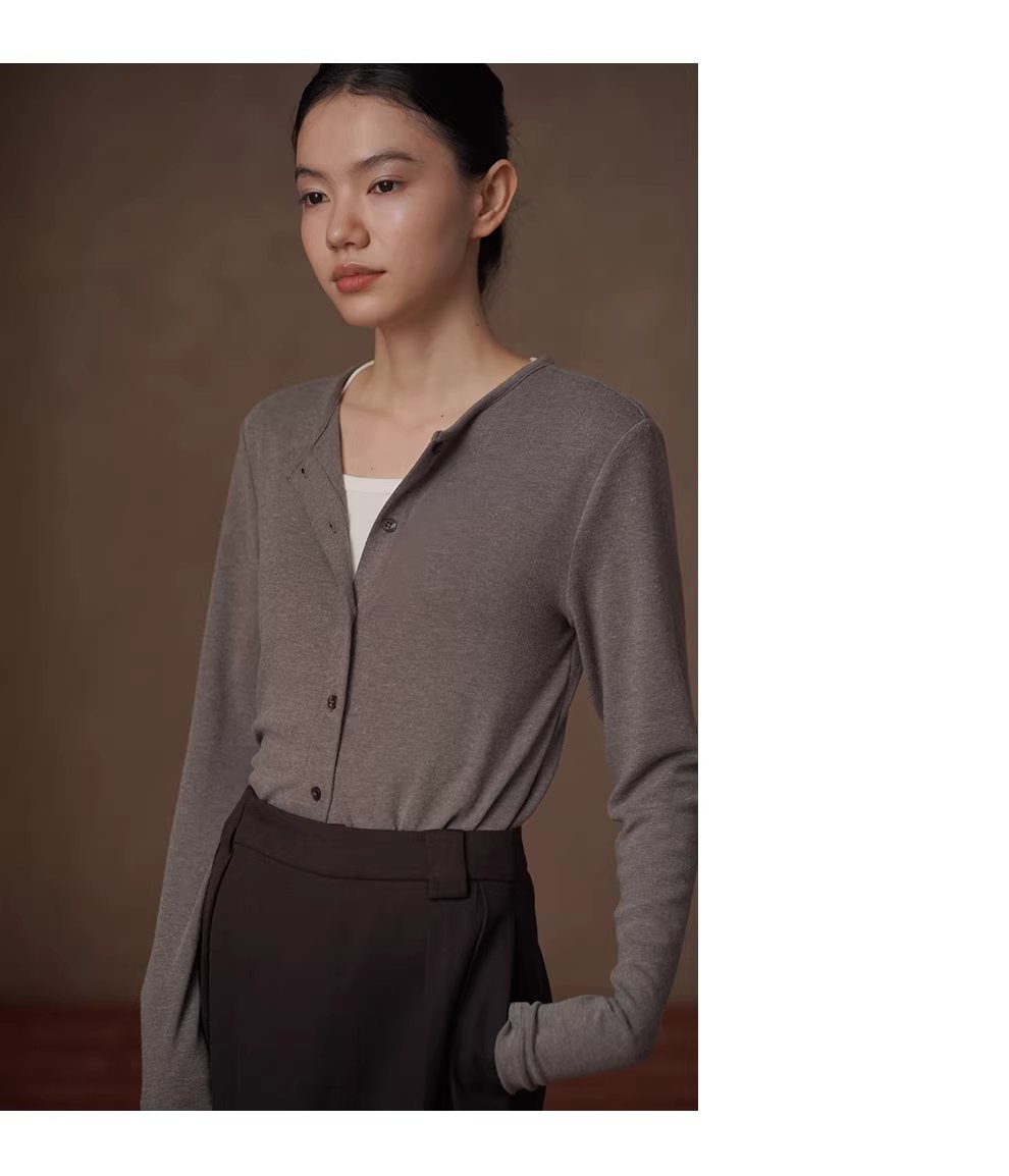 全能內搭合身彈性圓領開門襟顯瘦修身通勤長袖親膚上衣,全能內搭合身彈性圓領開門襟顯瘦修身通勤長袖親膚上衣,HBFS1012,全能內搭合身彈性圓領開門襟顯瘦修身通勤長袖親膚上衣,圓領排扣,長度適中