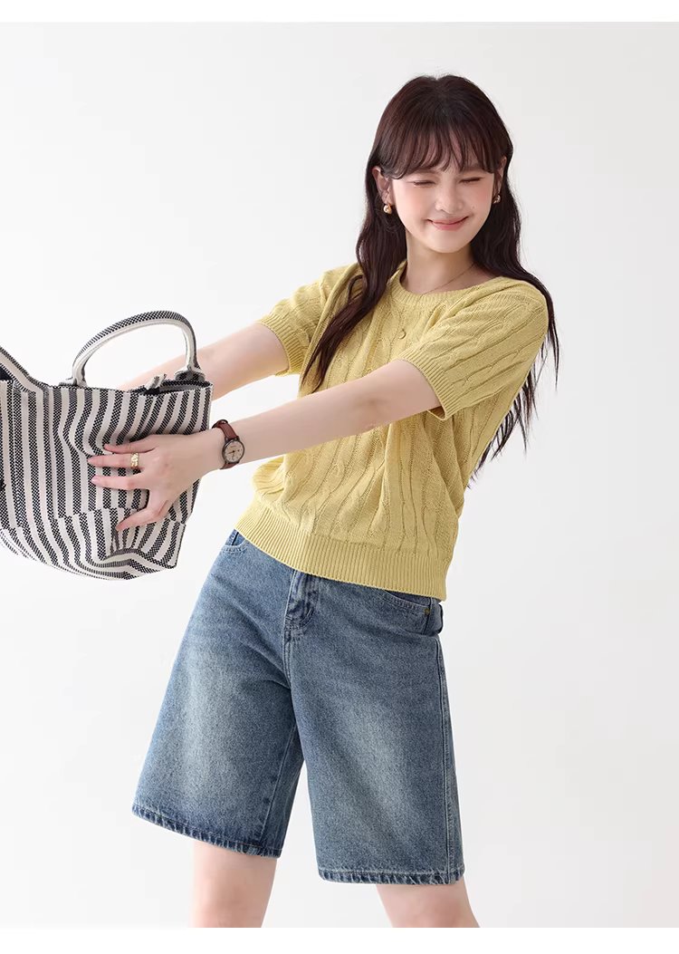 慵懶純色扭花短袖圓領針織衫女夏季新款簡約透氣上衣,慵懶純色扭花短袖圓領針織衫女夏季新款簡約透氣上衣,HBFS1056,慵懶純色扭花短袖圓領針織衫女夏季新款簡約透氣上衣,簡約質感,麻花針織