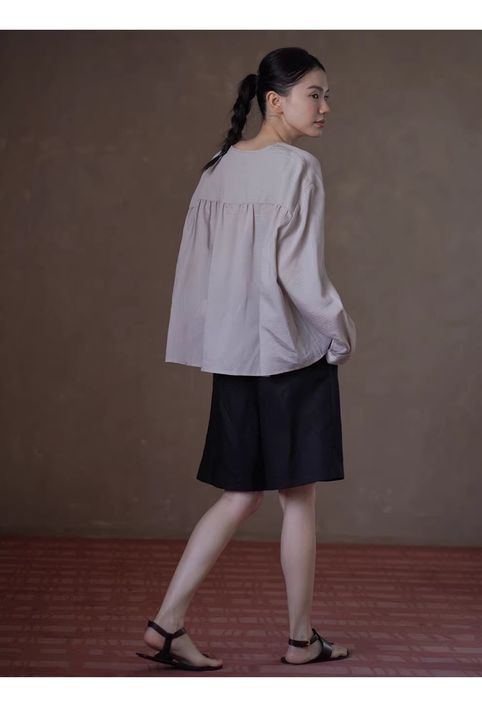 白櫻裊裊微亮光澤肌理感寬鬆顯瘦圓領通勤簡約長袖襯衫,白櫻裊裊微亮光澤肌理感寬鬆顯瘦圓領通勤簡約長袖襯衫,HBFS1058,白櫻裊裊微亮光澤肌理感寬鬆顯瘦圓領通勤簡約長袖襯衫,圓領排扣,親膚柔軟