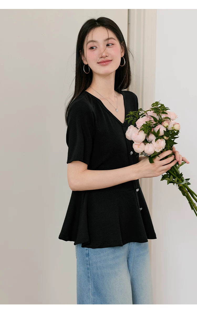 大尺碼黑色V領短袖T恤女夏裝炸街別緻絕美小衫荷葉邊高腰上衣,大尺碼黑色V領短袖T恤女夏裝炸街別緻絕美小衫荷葉邊高腰上衣,HBFS1179,大尺碼黑色V領短袖T恤女夏裝炸街別緻絕美小衫荷葉邊高腰上衣,V領排扣,收腰顯瘦