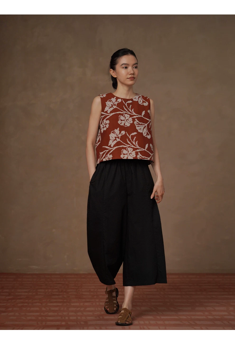 重工飽滿刺繡提花顯白圓領短版寬鬆無袖假日背心上衣女,重工飽滿刺繡提花顯白圓領短版寬鬆無袖假日背心上衣女,HBFS1329,重工飽滿刺繡提花顯白圓領短版寬鬆無袖假日背心上衣女,提花刺繡,顯白短版