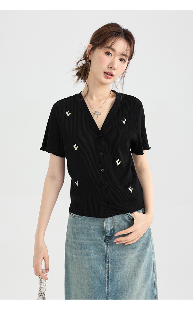 大尺碼黑色V領T卹女新品夏季短袖設計感小眾法式刺繡上衣