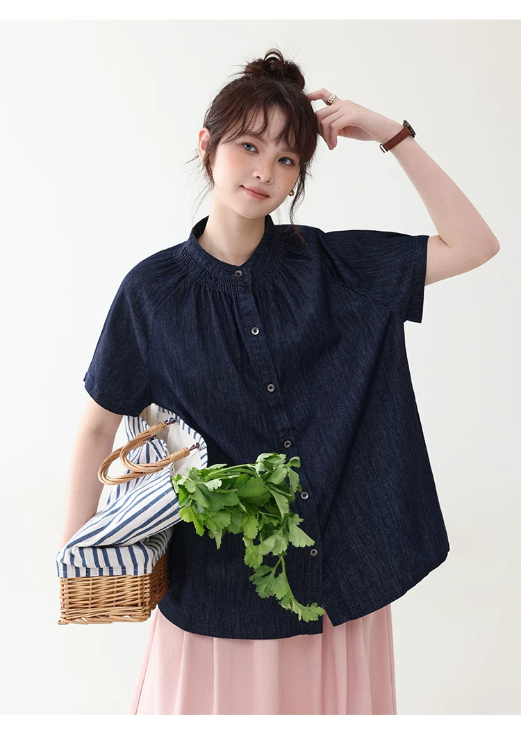 深藍色插肩袖單排扣牛仔襯衫女夏季新款寬鬆圓領上衣,深藍色插肩袖單排扣牛仔襯衫女夏季新款寬鬆圓領上衣,HBFS1104,深藍色插肩袖單排扣牛仔襯衫女夏季新款寬鬆圓領上衣,壓褶細節,俐落剪裁