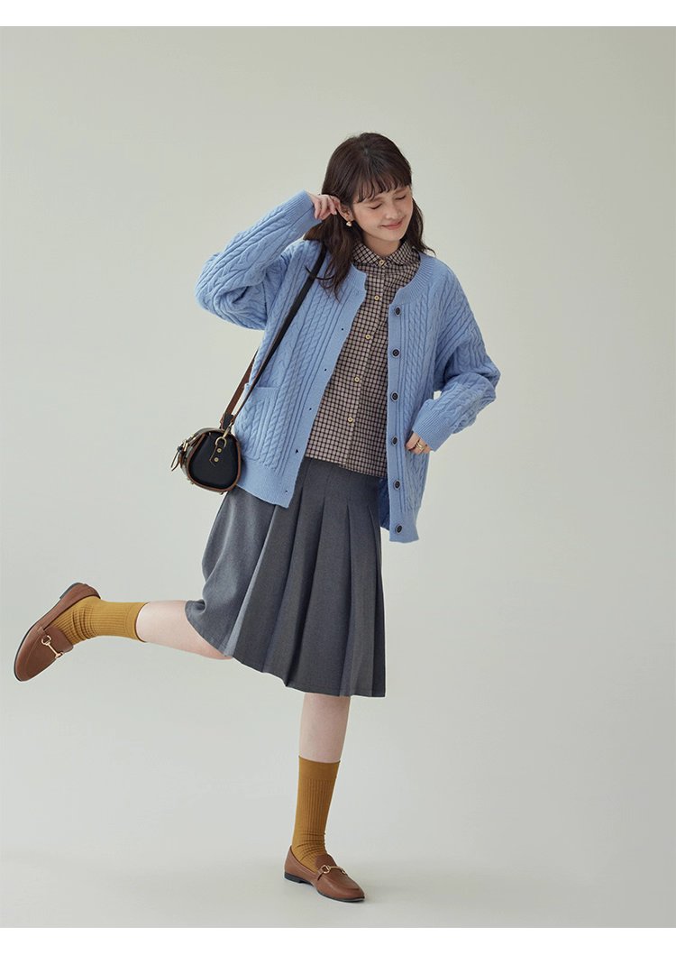 藍色麻花單排扣毛衣開襟衫女秋季新款慵懶長袖上衣,藍色麻花單排扣毛衣開襟衫女秋季新款慵懶長袖上衣,HBEW5068,藍色麻花單排扣毛衣開襟衫女秋季新款慵懶長袖上衣,圓領排扣,麻花針織