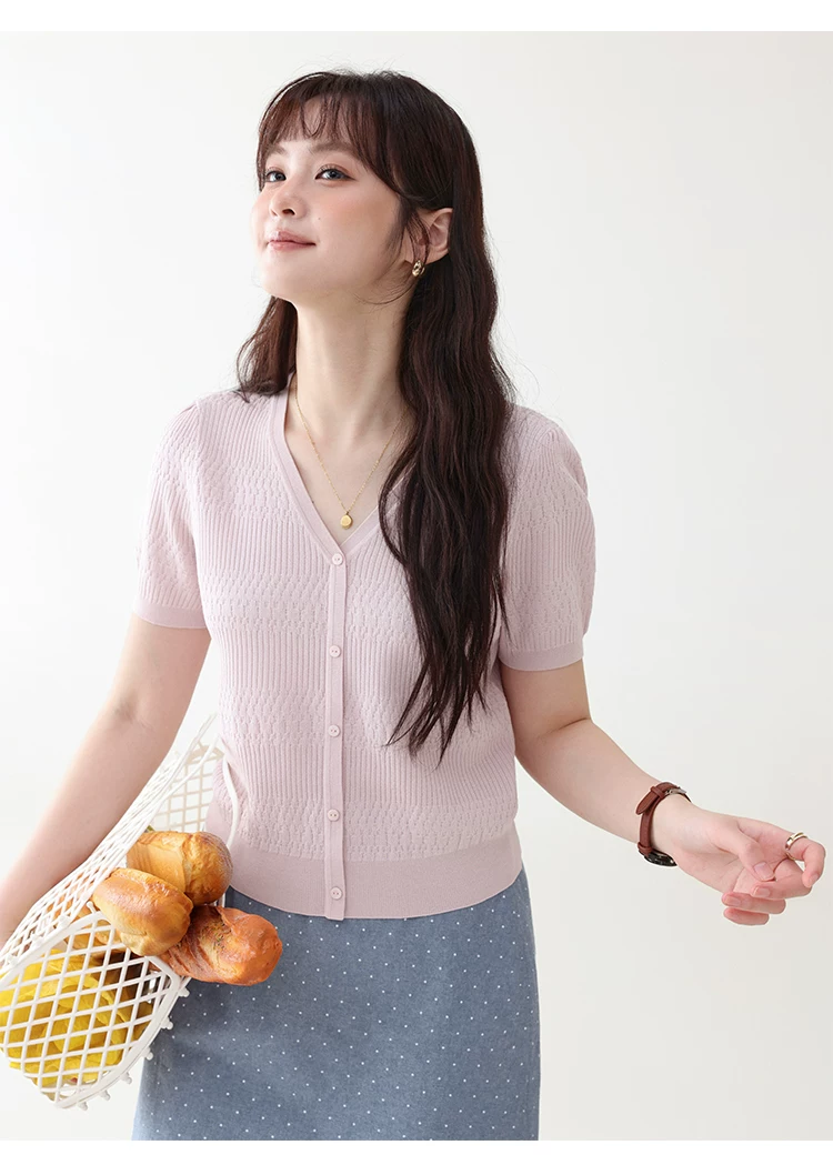甜美純色v領單排扣針織衫女26夏季新款慵懶溫柔上衣,甜美純色v領單排扣針織衫女26夏季新款慵懶溫柔上衣,HBFS1113,甜美純色v領單排扣針織衫女26夏季新款慵懶溫柔上衣,V領排扣,薄款針織