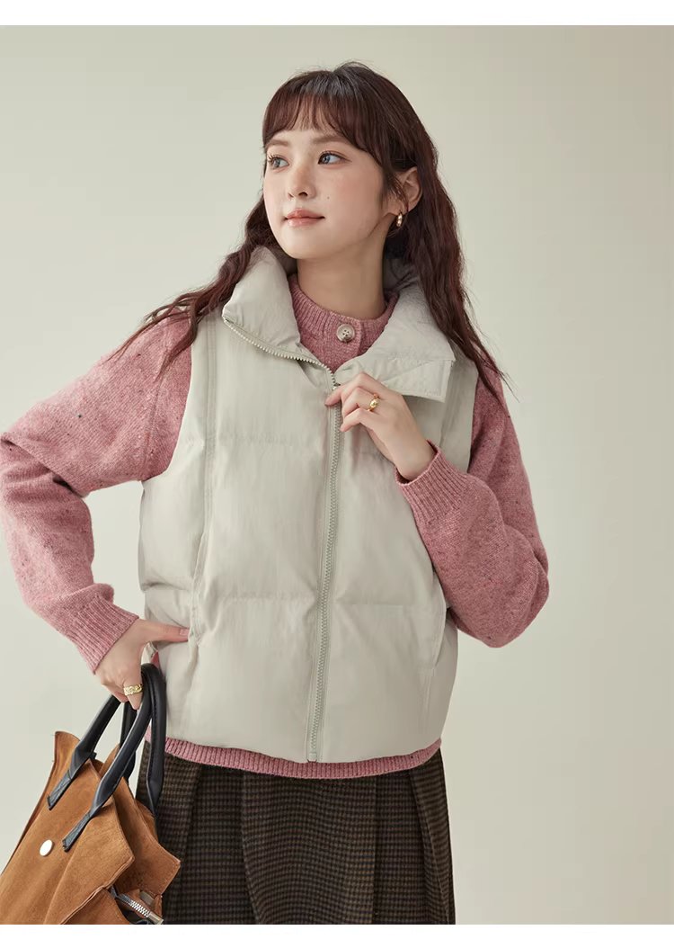 韓系純色無袖拉鍊棉服女冬新款立領馬甲疊穿外套,韓系純色無袖拉鍊棉服女冬新款立領馬甲疊穿外套,HBEW5105,韓系純色無袖拉鍊棉服女冬新款立領馬甲疊穿外套,疊搭造型,保暖舒適