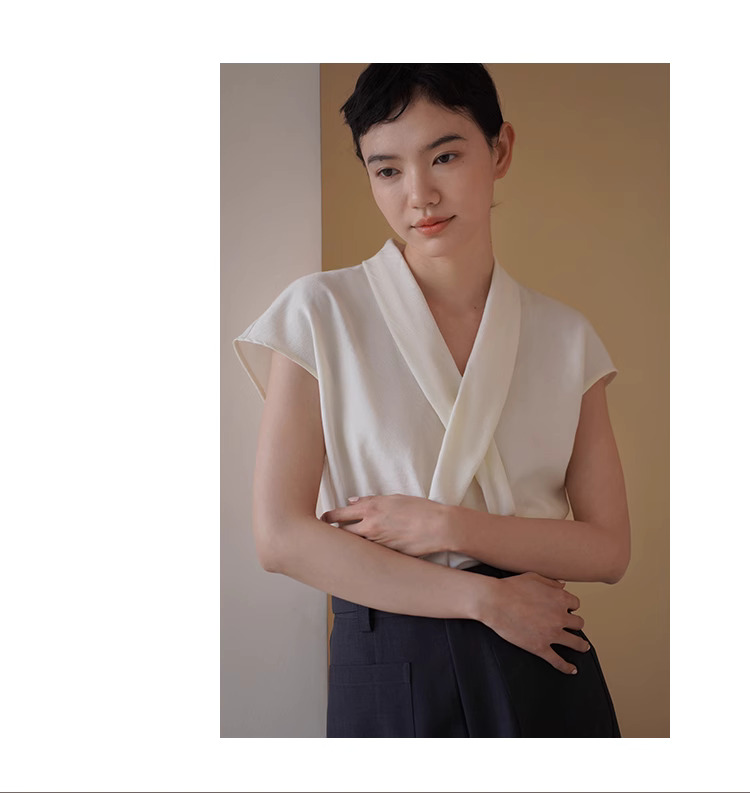 精緻姊姊交叉V領設計感優雅扭結收腰氣質垂順顯瘦上衣女