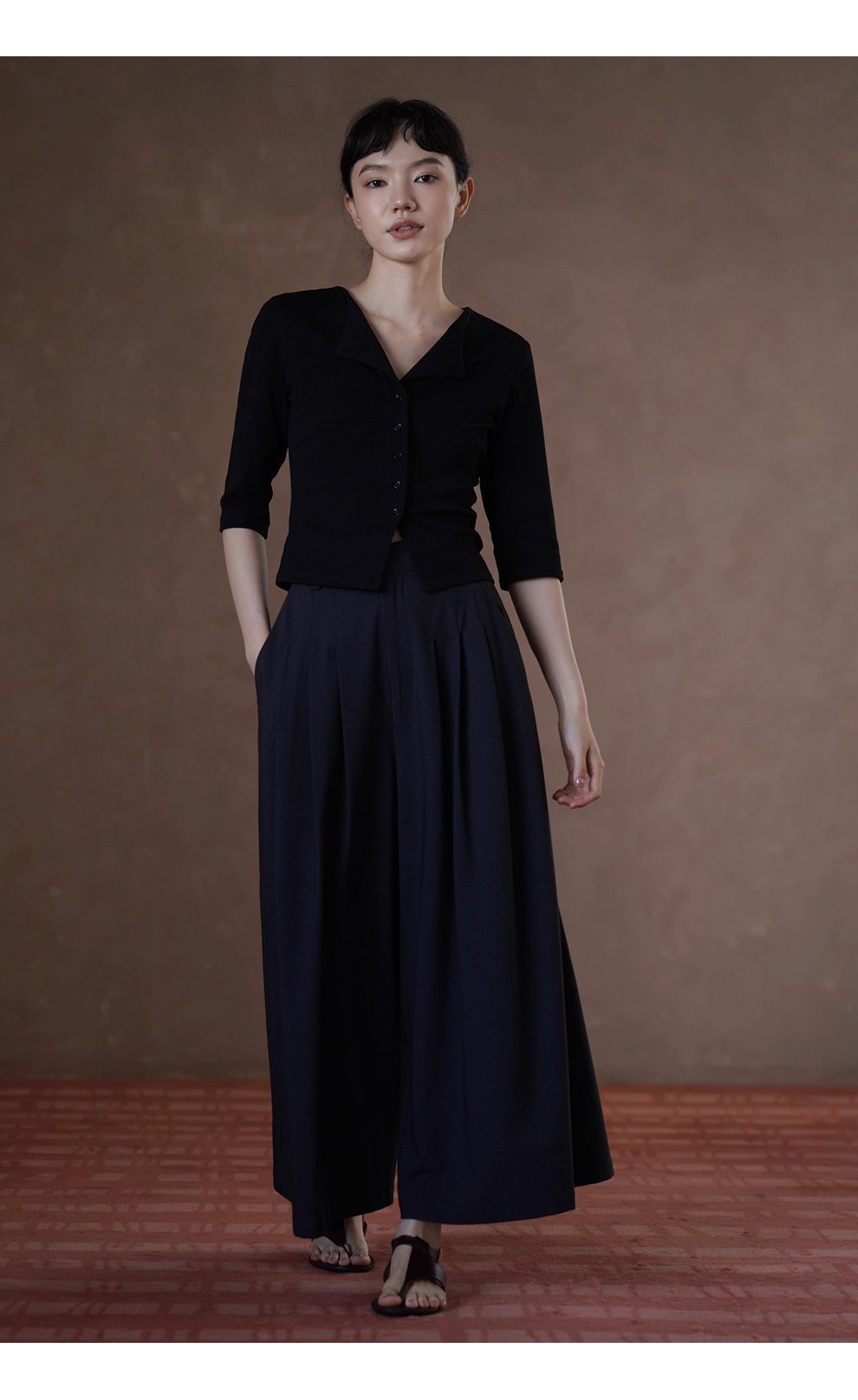 品質通勤雙面織布V領氣質上衣遮肉中袖合身彈性顯瘦T恤