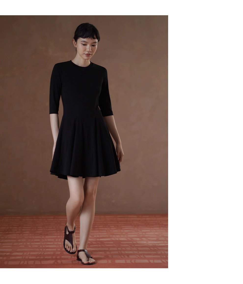 百穿不膩經典小黑裙彈性合身顯瘦收腰A字下擺短洋裝