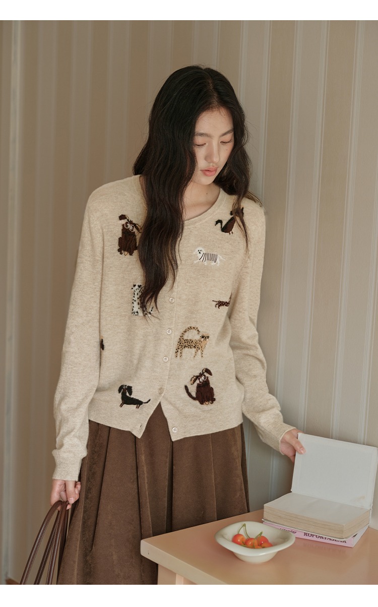 大尺碼胖mm燕麥色系針織衫長袖毛衣動物提花上衣