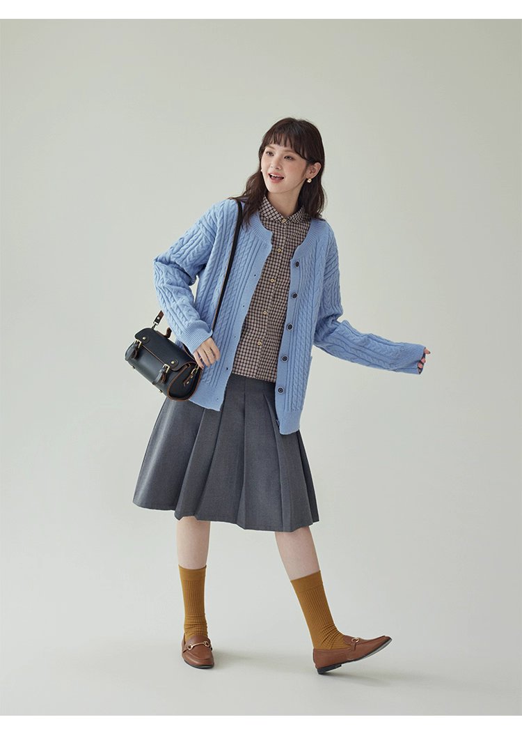 藍色麻花單排扣毛衣開襟衫女秋季新款慵懶長袖上衣,藍色麻花單排扣毛衣開襟衫女秋季新款慵懶長袖上衣,HBEW5068,藍色麻花單排扣毛衣開襟衫女秋季新款慵懶長袖上衣,圓領排扣,麻花針織