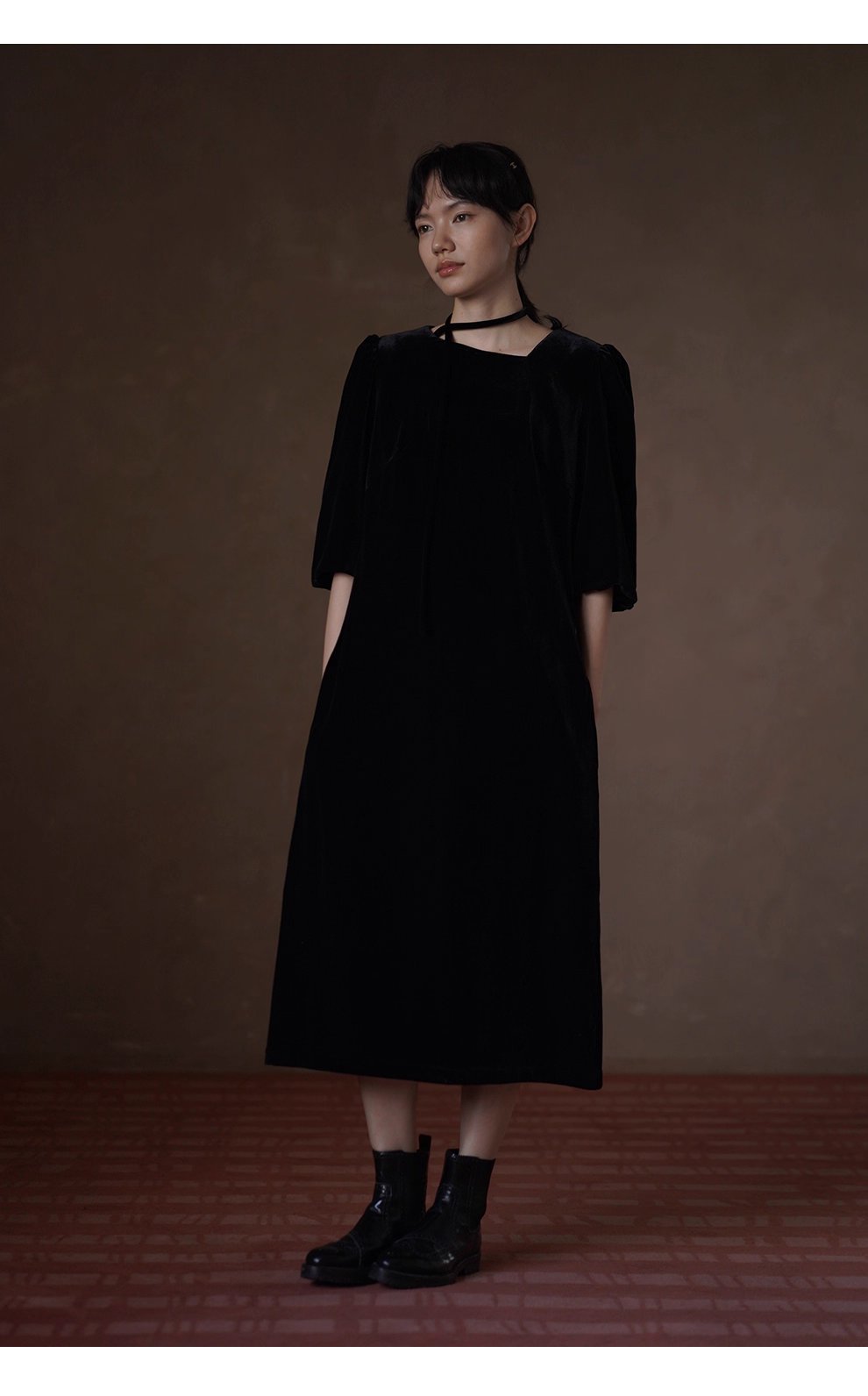 略施粉黛優雅宴會高克重品質絲絨繫帶不對稱領洋裝女