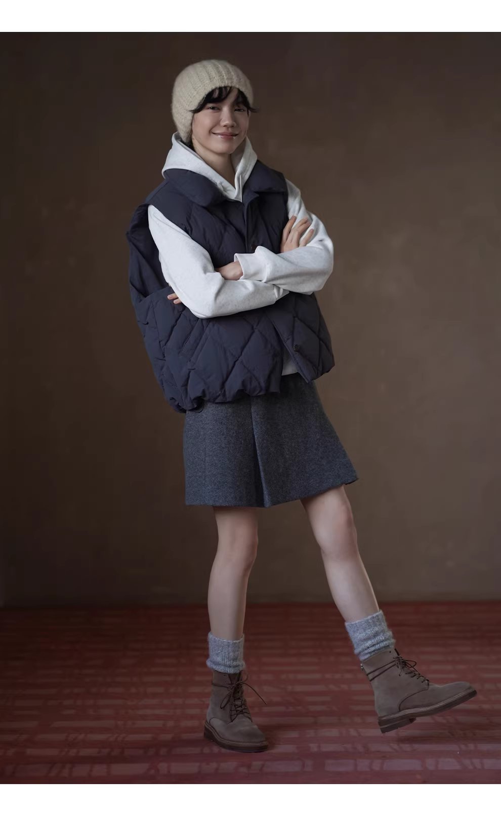 出色疊穿做舊復古菱格絎縫夾棉保暖翻領寬鬆休閒馬甲女,出色疊穿做舊復古菱格絎縫夾棉保暖翻領寬鬆休閒馬甲女,HBEW5099,出色疊穿做舊復古菱格絎縫夾棉保暖翻領寬鬆休閒馬甲女,翻領排扣,菱格車線