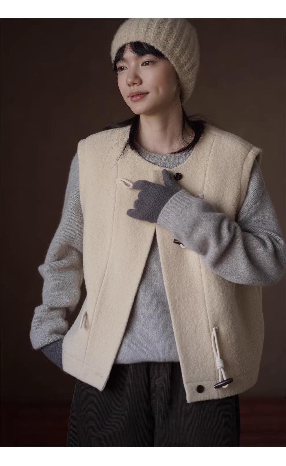 100綿羊毛顆粒肌理感牛角扣馬甲休閒寬鬆疊穿絎棉呢外套,100綿羊毛顆粒肌理感牛角扣馬甲休閒寬鬆疊穿絎棉呢外套,HBEW5100,100綿羊毛顆粒肌理感牛角扣馬甲休閒寬鬆疊穿絎棉呢外套,牛角排扣,羊毛100%