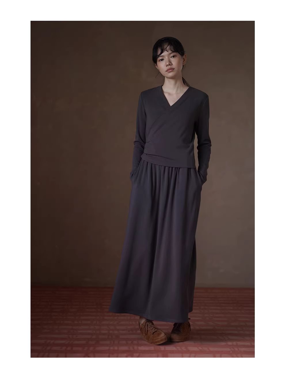 溫柔冬日套裝柔軟抓毛V領氣質合身收腰上衣鬆緊高腰半裙,溫柔冬日套裝柔軟抓毛V領氣質合身收腰上衣鬆緊高腰半裙,HBEW7060,溫柔冬日套裝柔軟抓毛V領氣質合身收腰上衣鬆緊高腰半裙,兩件式套裝,抓褶設計