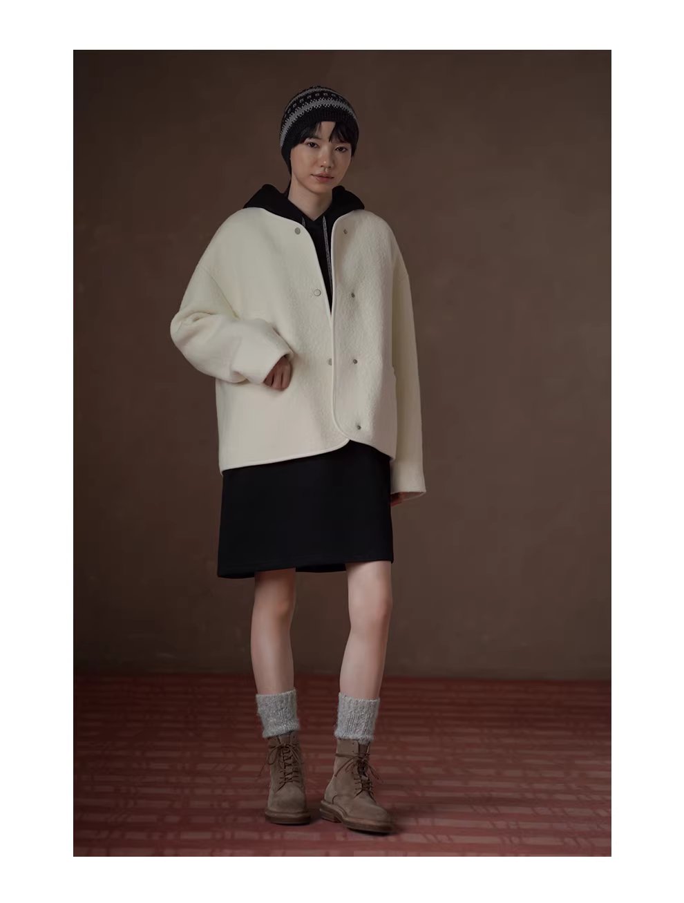 雪霜奶皮子100綿羊毛寬鬆V領保暖絎棉加厚羊羔毛外套女,雪霜奶皮子100綿羊毛寬鬆V領保暖絎棉加厚羊羔毛外套女,HBEW5113,雪霜奶皮子100綿羊毛寬鬆V領保暖絎棉加厚羊羔毛外套女,俐落剪裁,羊毛100%