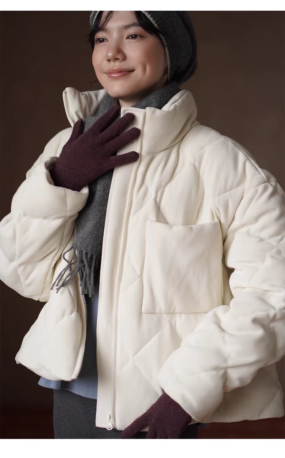 香濃牛乳茶軟糯絨感肌理棉衣立領寬鬆菱格絎棉保暖外套,香濃牛乳茶軟糯絨感肌理棉衣立領寬鬆菱格絎棉保暖外套,HBEW5115,香濃牛乳茶軟糯絨感肌理棉衣立領寬鬆菱格絎棉保暖外套,立領外套,菱格車線