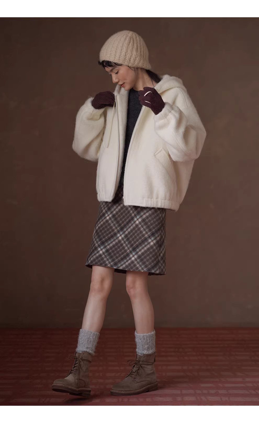 慵長雪夜長毛絨感羊毛混紡呢料連帽廓形氛圍夾棉短外套,慵長雪夜長毛絨感羊毛混紡呢料連帽廓形氛圍夾棉短外套,HBEW5117,慵長雪夜長毛絨感羊毛混紡呢料連帽廓形氛圍夾棉短外套,連帽外套,羊毛混紡