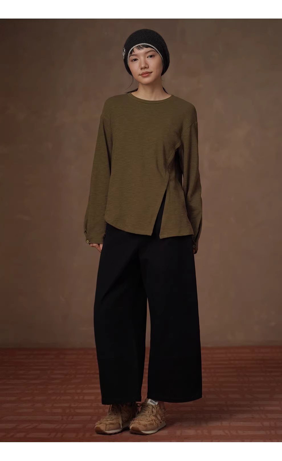 飄蕩蘆葦寬鬆上衣落肩顯瘦肌理圓領下擺開叉長袖內搭T恤,飄蕩蘆葦寬鬆上衣落肩顯瘦肌理圓領下擺開叉長袖內搭T恤,HBEW1180,飄蕩蘆葦寬鬆上衣落肩顯瘦肌理圓領下擺開叉長袖內搭T恤,開衩造型,肌理感面料