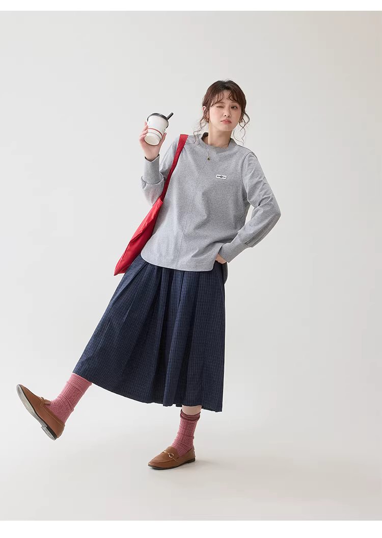 灰色圓弧下擺側開叉T恤女春季新款純棉貼標上衣,灰色圓弧下擺側開叉T恤女春季新款純棉貼標上衣,HBFS1000,灰色圓弧下擺側開叉T恤女春季新款純棉貼標上衣,輕鬆穿搭,全棉面料