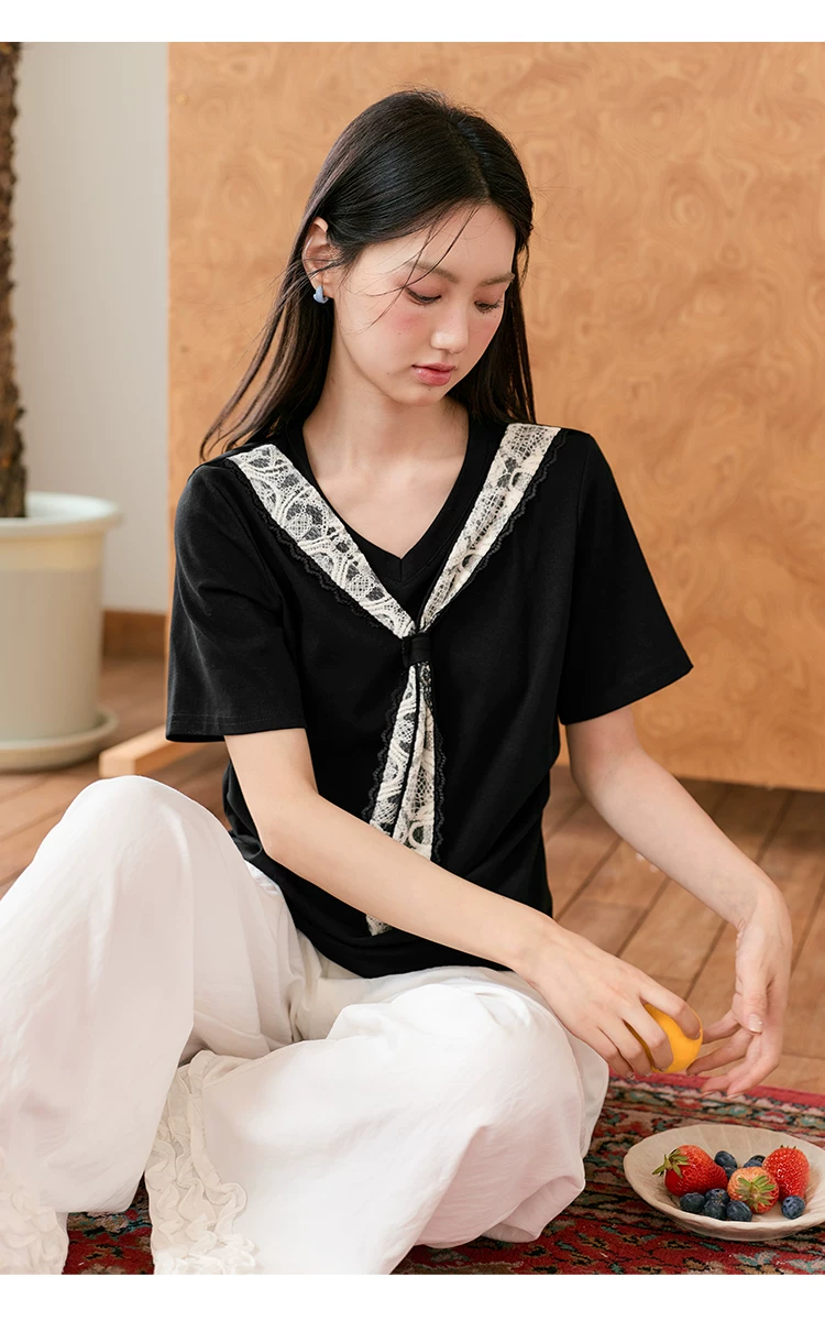 大尺寸胖花蕾絲拼接飄帶T恤女夏2026新款正肩鉅顯瘦遮肉上衣,大尺寸胖花蕾絲拼接飄帶T恤女夏2026新款正肩鉅顯瘦遮肉上衣,HBFS1221,大尺寸胖花蕾絲拼接飄帶T恤女夏2026新款正肩鉅顯瘦遮肉上衣,中大尺碼,飄帶領結