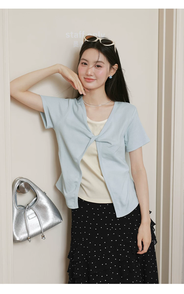 胖mm大尺碼夏裝正肩假兩件短袖T恤女2026新款設計感藍色上衣,胖mm大尺碼夏裝正肩假兩件短袖T恤女2026新款設計感藍色上衣,HBFS1321,胖mm大尺碼夏裝正肩假兩件短袖T恤女2026新款設計感藍色上衣,中大尺碼,假兩件式