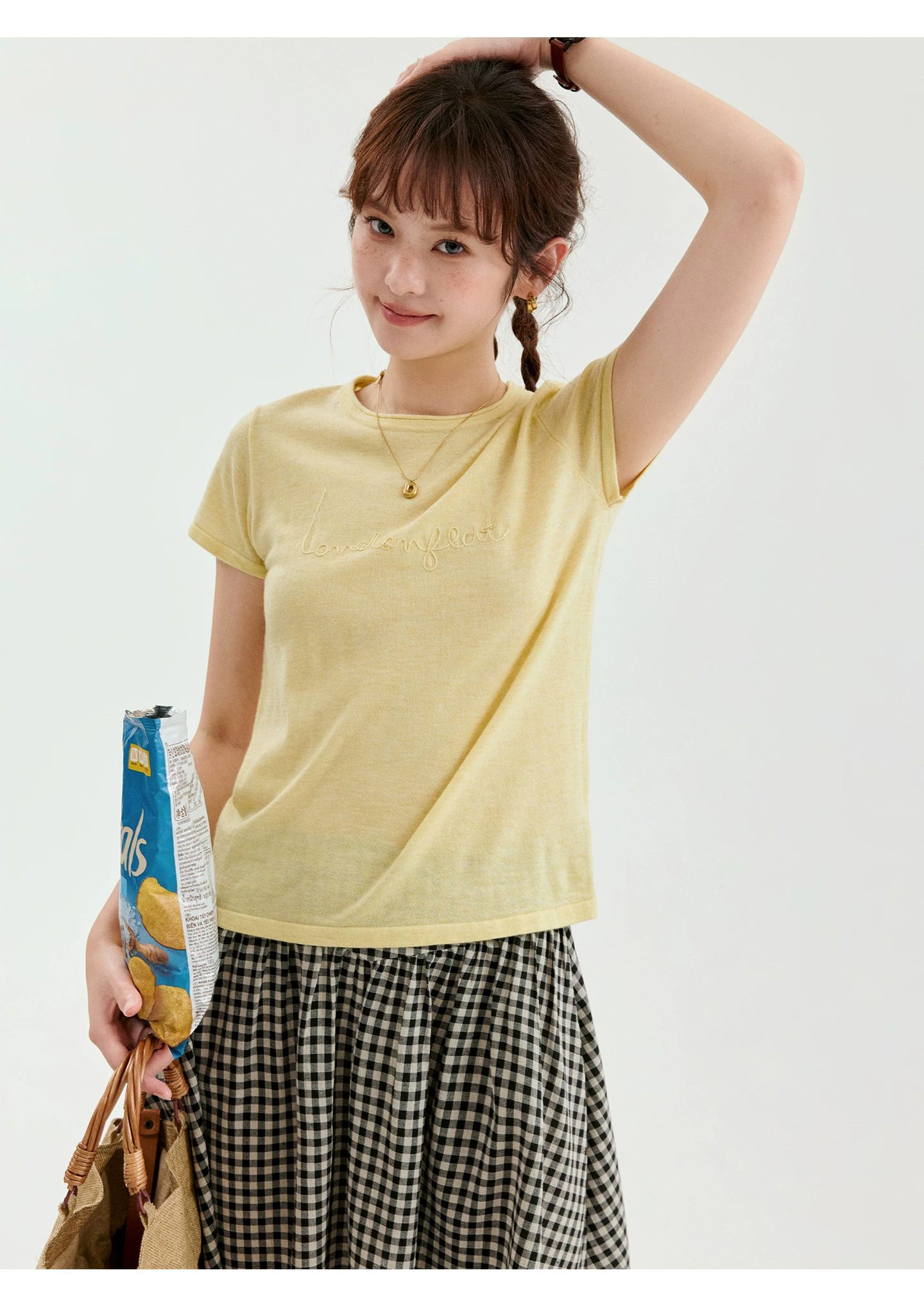 減齡黃色字母繩繡圓領針織衫女夏季新款百搭短袖上衣,減齡黃色字母繩繡圓領針織衫女夏季新款百搭短袖上衣,HBFS1335,減齡黃色字母繩繡圓領針織衫女夏季新款百搭短袖上衣,字母刺繡,薄款針織