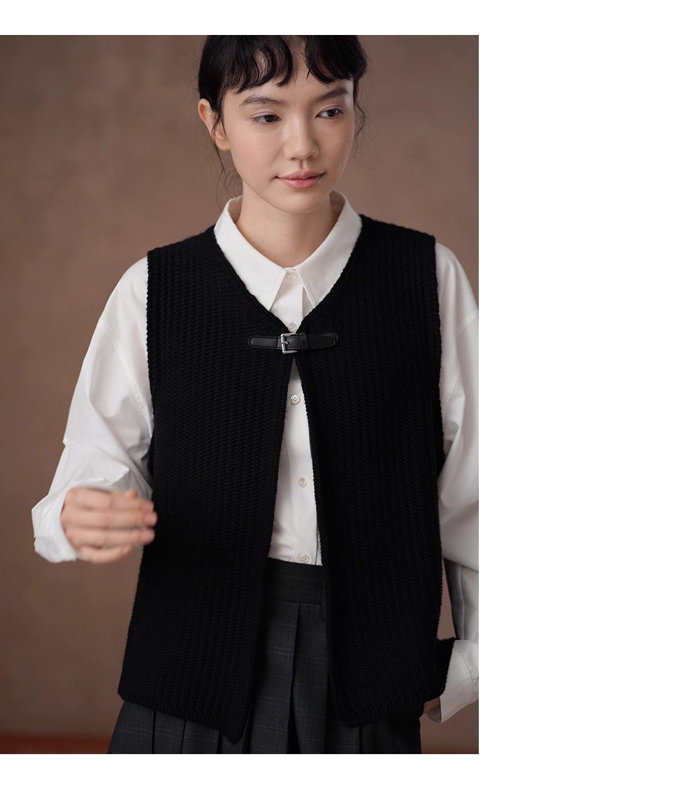 優雅疊穿粗針工藝羊毛棉混紡柔軟親膚顯瘦皮扣馬甲外套