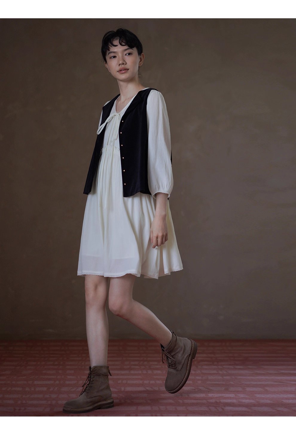 秋來雲雀飄逸洋裝顯瘦V領帶高腰拼接法式浪漫裙女