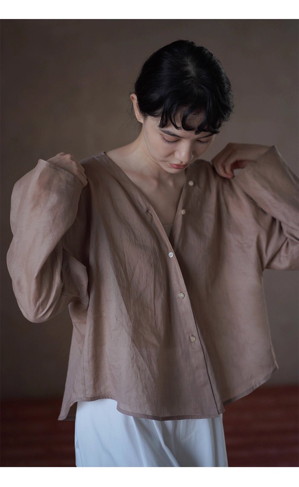 天然苧麻棉乾爽透氣肌理V領連肩袖薄顯瘦通勤長袖襯衫