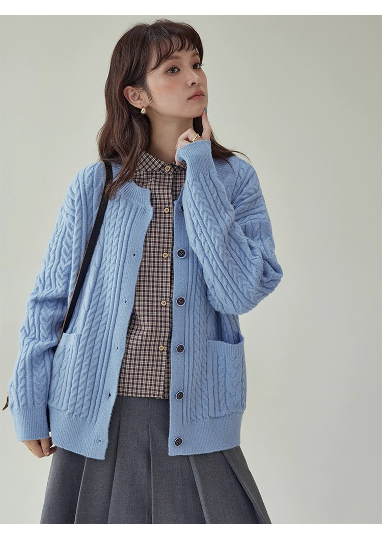 藍色麻花單排扣毛衣開襟衫女秋季新款慵懶長袖上衣,藍色麻花單排扣毛衣開襟衫女秋季新款慵懶長袖上衣,HBEW5068,藍色麻花單排扣毛衣開襟衫女秋季新款慵懶長袖上衣,圓領排扣,麻花針織