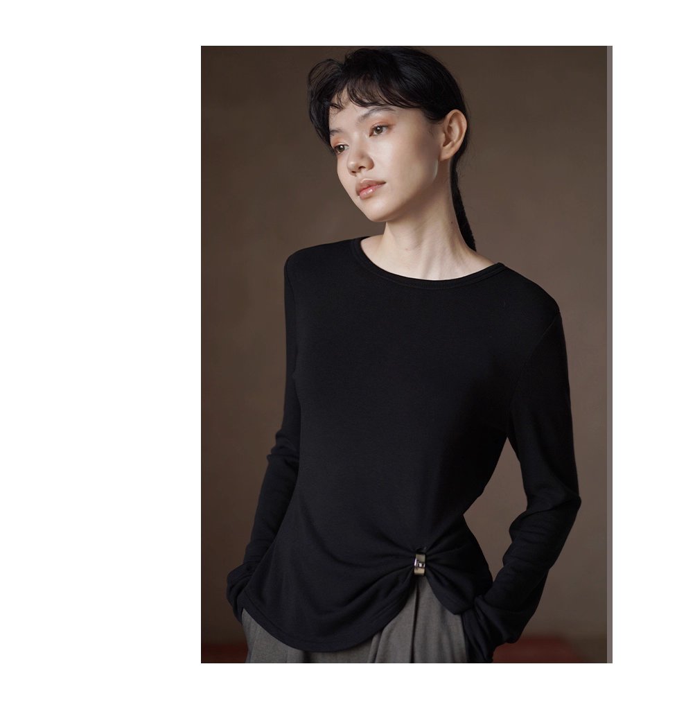 先鋒極簡感金屬扣蝴蝶結下擺圓領彈性基礎長袖內搭T恤女