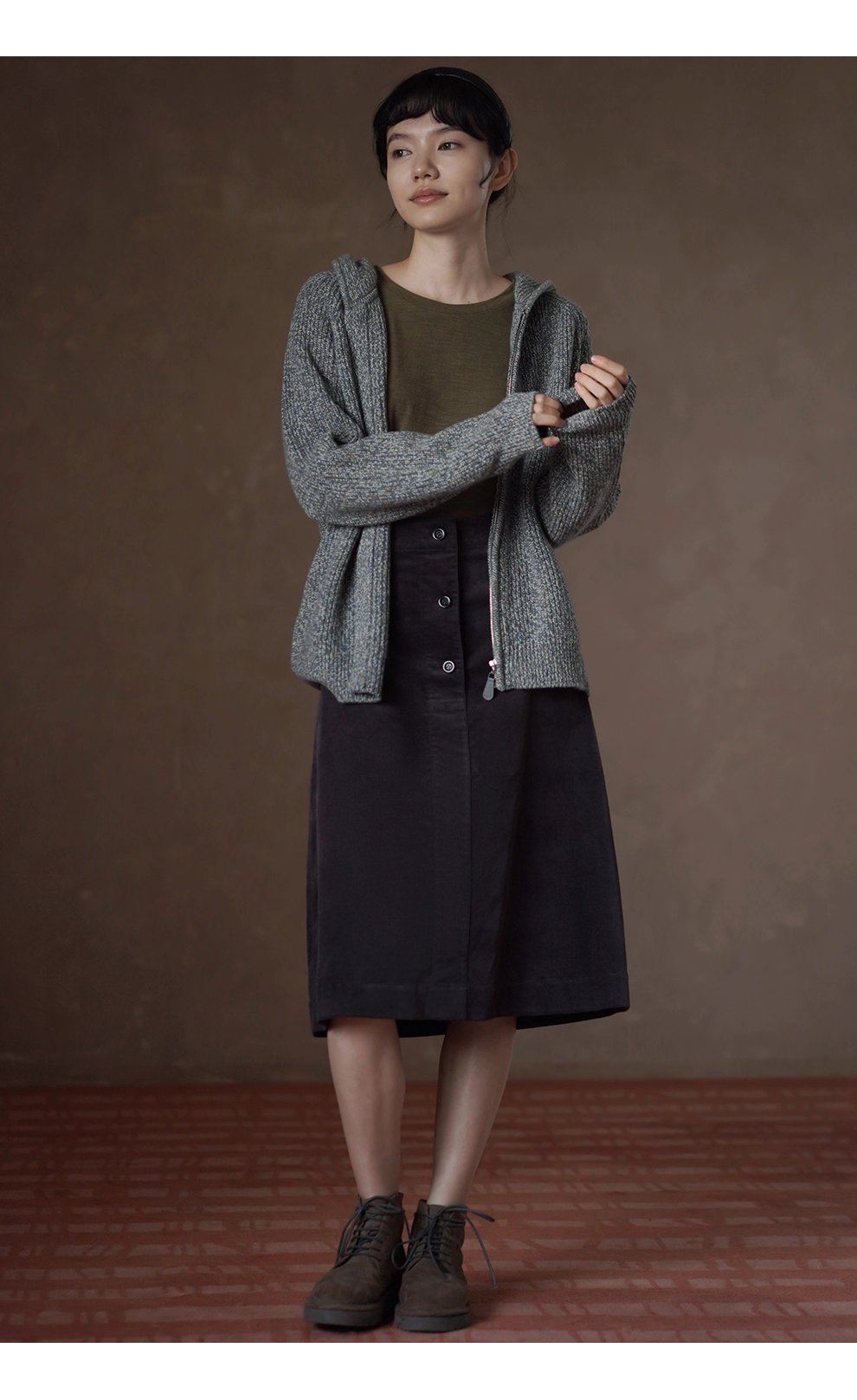 飄蕩蘆葦寬鬆上衣落肩顯瘦肌理圓領下擺開叉長袖內搭T恤