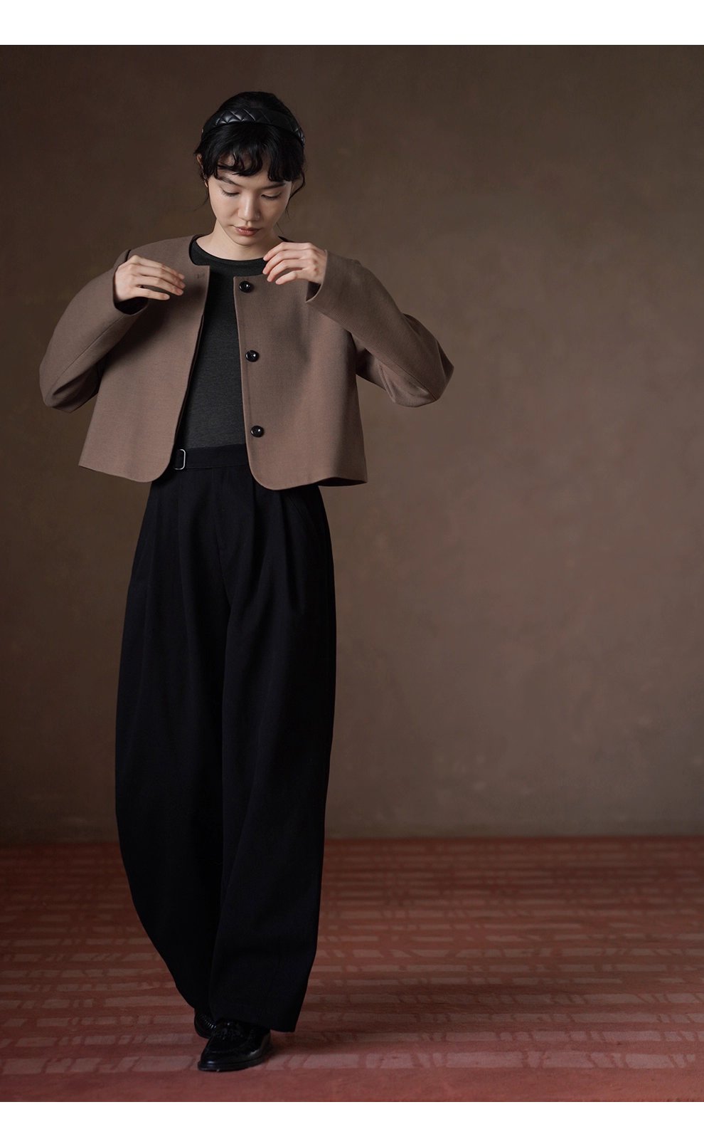 俐落入秋含羊毛西裝圓領短版小個子通勤顯瘦正肩外套