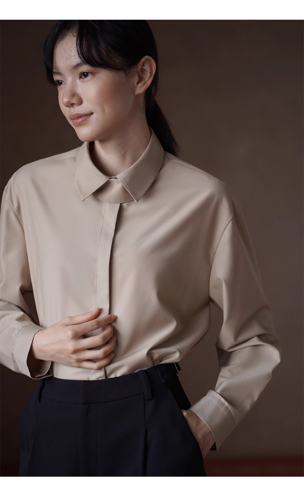 JI致英倫通勤簡約質感長袖襯衫寬鬆H型暗門襟設計上衣女,JI致英倫通勤簡約質感長袖襯衫寬鬆H型暗門襟設計上衣女,HBEW1123,JI致英倫通勤簡約質感長袖襯衫寬鬆H型暗門襟設計上衣女,可拆領袢,俐落有型