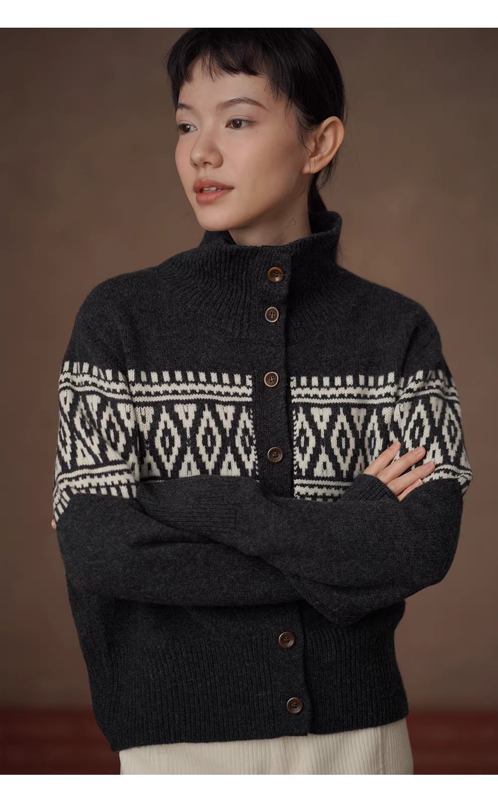 冬日經典撞色費爾島蓬鬆拉毛100羊毛立領寬鬆毛衣開襟衫女,冬日經典撞色費爾島蓬鬆拉毛100羊毛立領寬鬆毛衣開襟衫女,HBEW1161,冬日經典撞色費爾島蓬鬆拉毛100羊毛立領寬鬆毛衣開襟衫女,立領排扣,羊毛100%