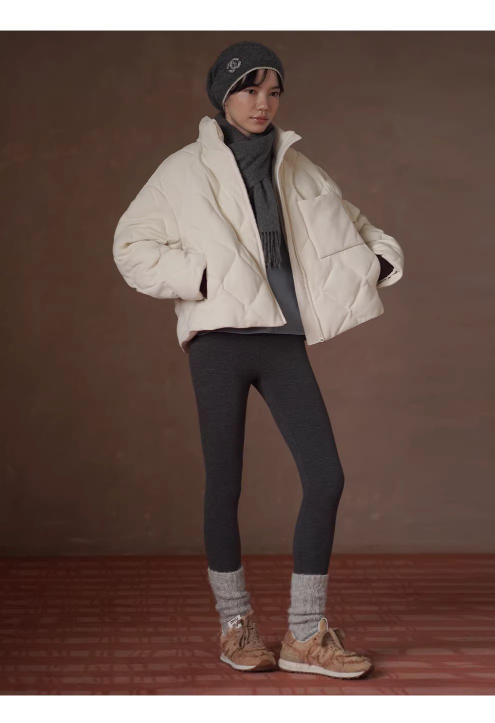 香濃牛乳茶軟糯絨感肌理棉衣立領寬鬆菱格絎棉保暖外套,香濃牛乳茶軟糯絨感肌理棉衣立領寬鬆菱格絎棉保暖外套,HBEW5115,香濃牛乳茶軟糯絨感肌理棉衣立領寬鬆菱格絎棉保暖外套,立領外套,菱格車線