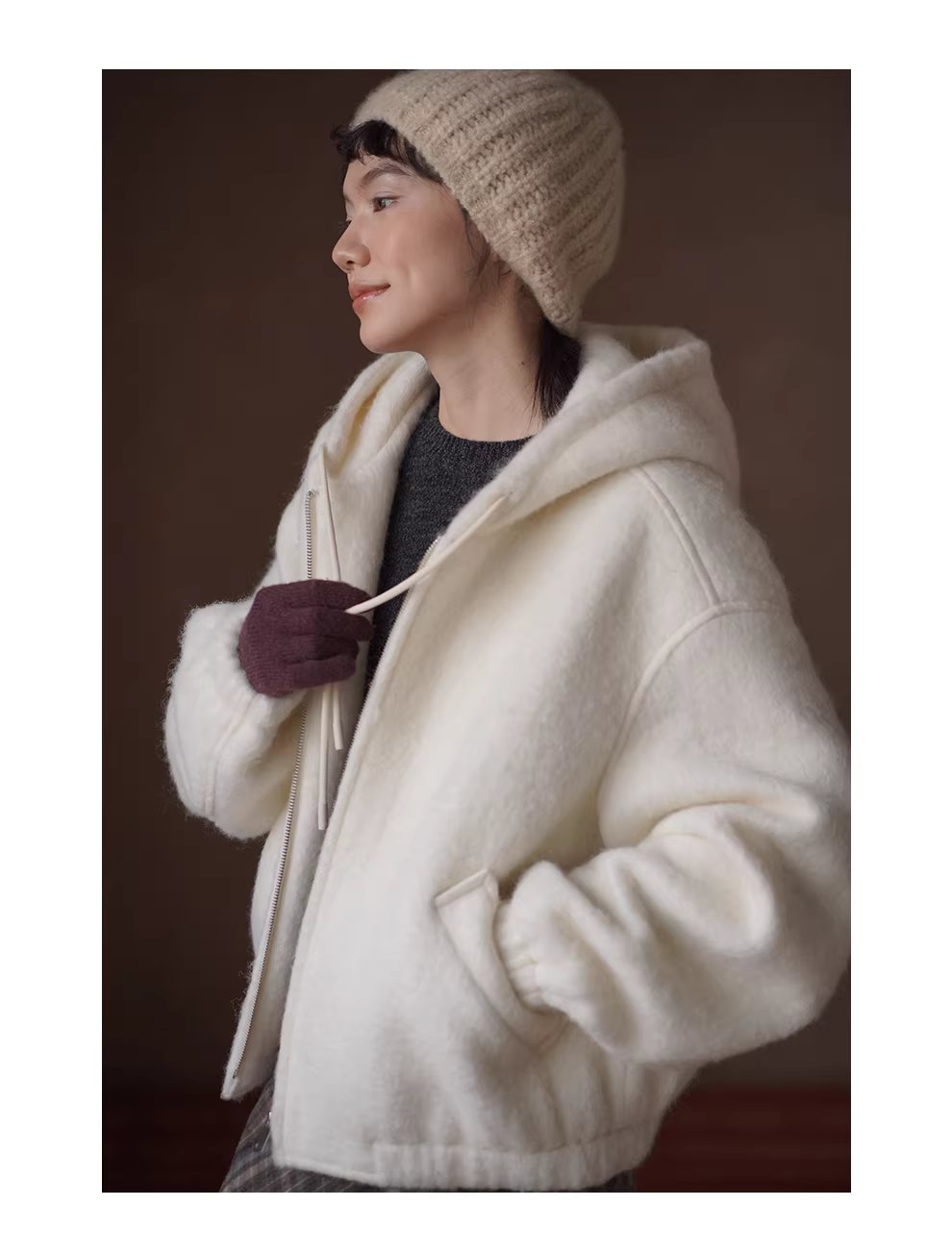 慵長雪夜長毛絨感羊毛混紡呢料連帽廓形氛圍夾棉短外套,慵長雪夜長毛絨感羊毛混紡呢料連帽廓形氛圍夾棉短外套,HBEW5117,慵長雪夜長毛絨感羊毛混紡呢料連帽廓形氛圍夾棉短外套,連帽外套,羊毛混紡