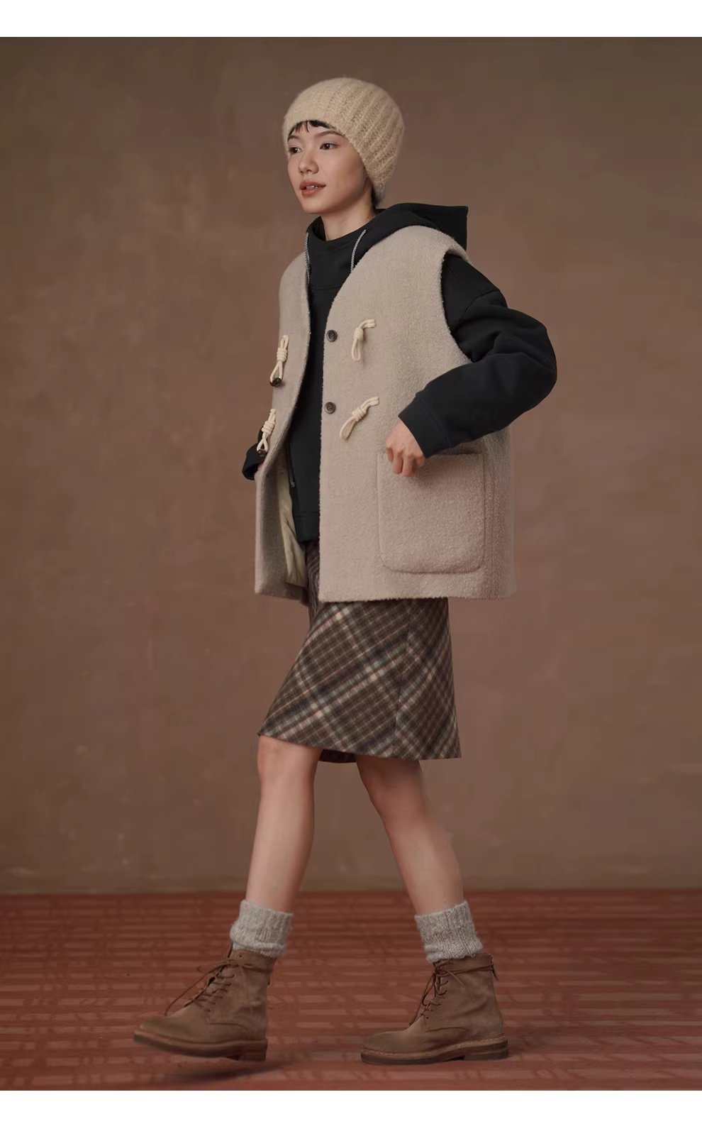 極簡休閒風半高領廓形顯瘦落肩遮肉不挑人鬆弛連帽衛衣,極簡休閒風半高領廓形顯瘦落肩遮肉不挑人鬆弛連帽衛衣,HBEW1179,極簡休閒風半高領廓形顯瘦落肩遮肉不挑人鬆弛連帽衛衣,連帽抽繩,落肩設計