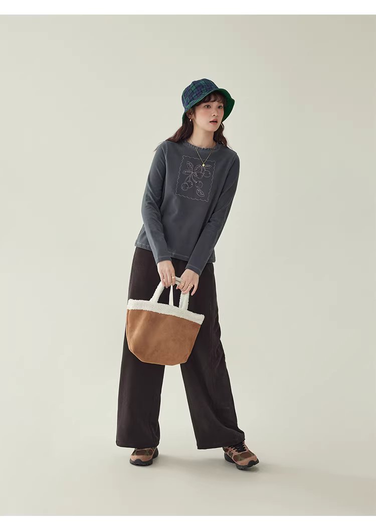 設計感磨毛繡花厚T恤女冬新款花邊圓領長袖上衣,設計感磨毛繡花厚T恤女冬新款花邊圓領長袖上衣,HBEW1184,設計感磨毛繡花厚T恤女冬新款花邊圓領長袖上衣,刺繡細節,磨毛面料