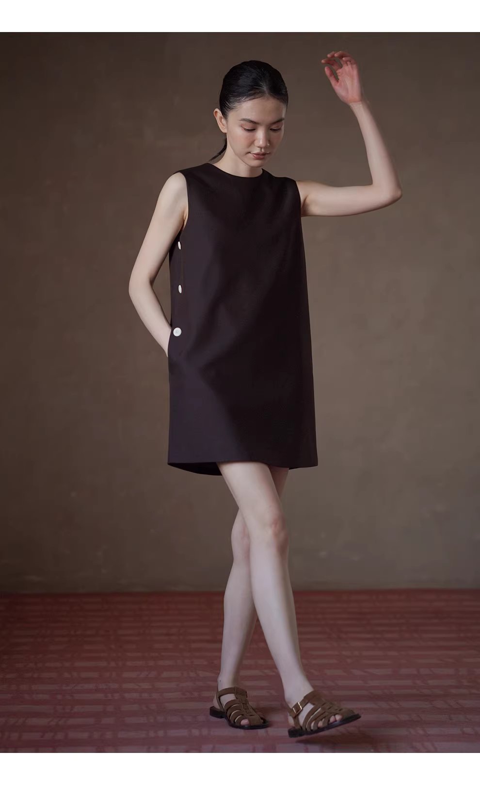 濃鬱撞色側縫琴扣設計短版疊穿圓領小個子背心洋裝,濃鬱撞色側縫琴扣設計短版疊穿圓領小個子背心洋裝,HBFS7010,濃鬱撞色側縫琴扣設計短版疊穿圓領小個子背心洋裝,舒適抗皺,適各身形