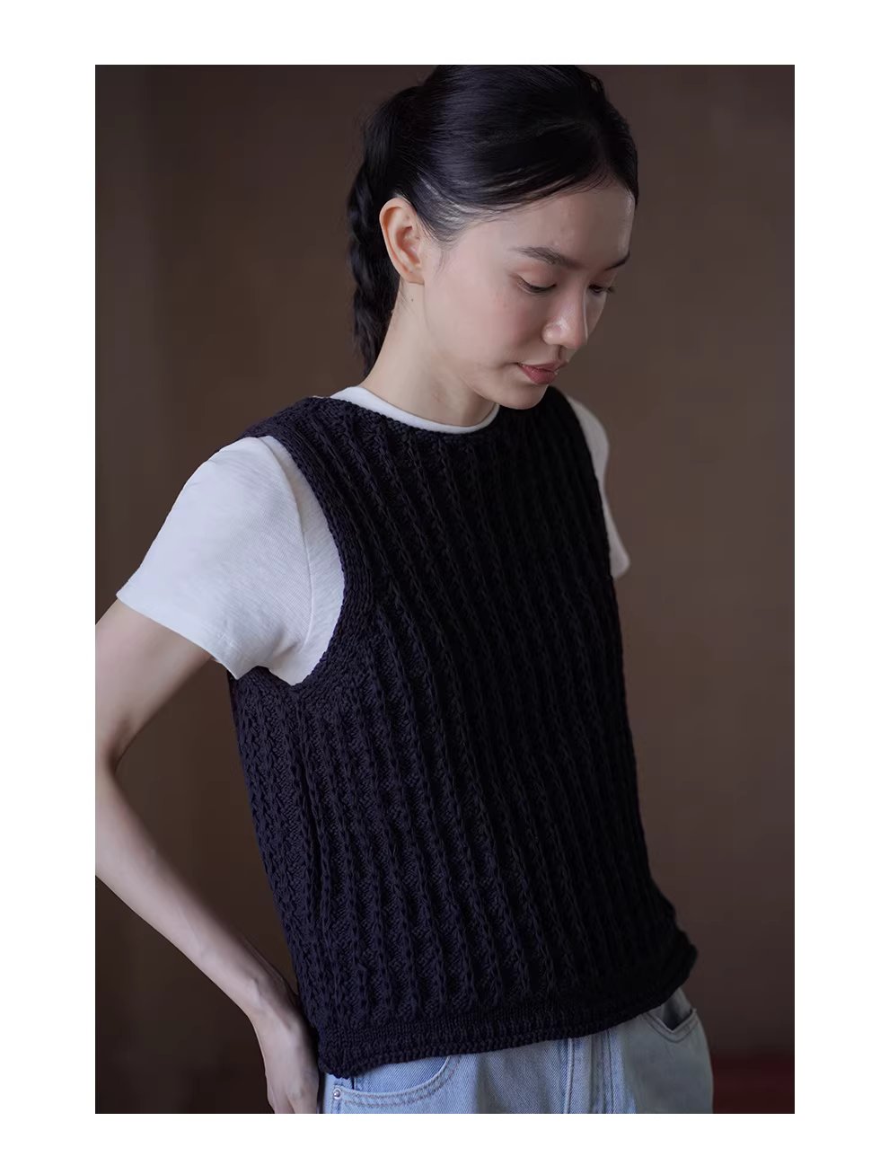 哥德肌理重工垂直絞花針織工藝半高領顯瘦無袖針織背心,哥德肌理重工垂直絞花針織工藝半高領顯瘦無袖針織背心,HBFS1045,哥德肌理重工垂直絞花針織工藝半高領顯瘦無袖針織背心,版型舒適,立體紋理